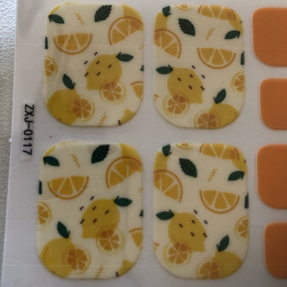 🦶🏽2/$8 Cute lemon slice multi-color toe nail wraps - Picture 3 of 6